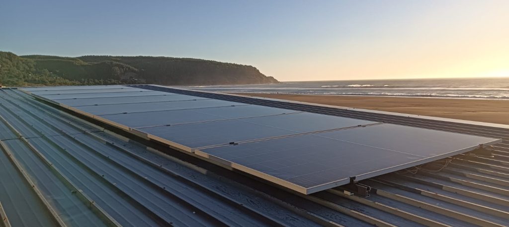 Paneles solares de una instalación residencial de Solar Bosch en Puertecillo